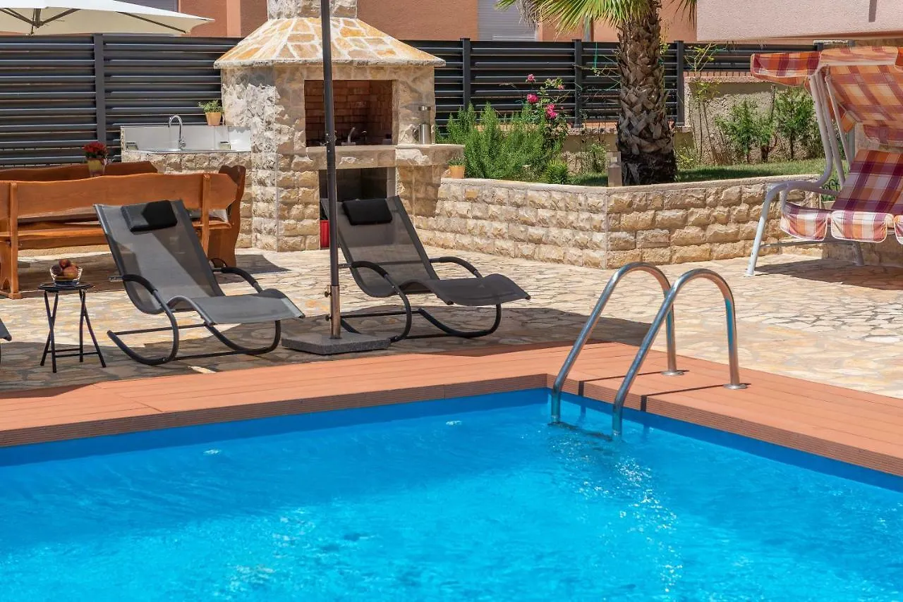 Apartment Maja With Private Pool Sveti Petar