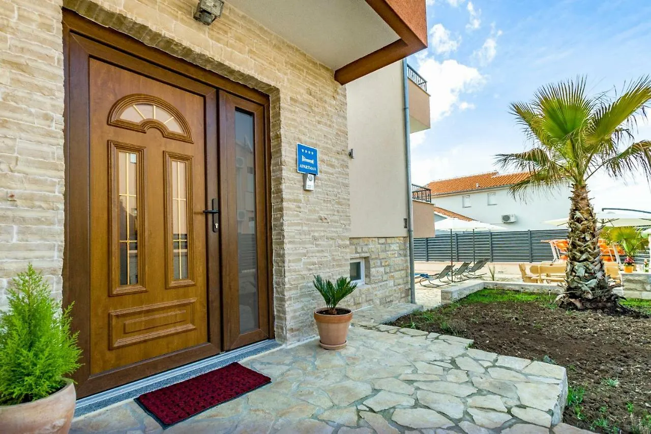 Apartment Maja With Private Pool Sveti Petar